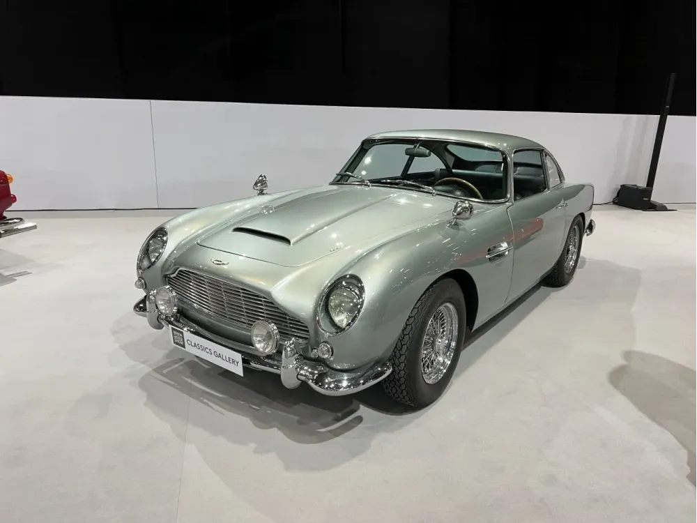 Aston Martin DB4 Series 3