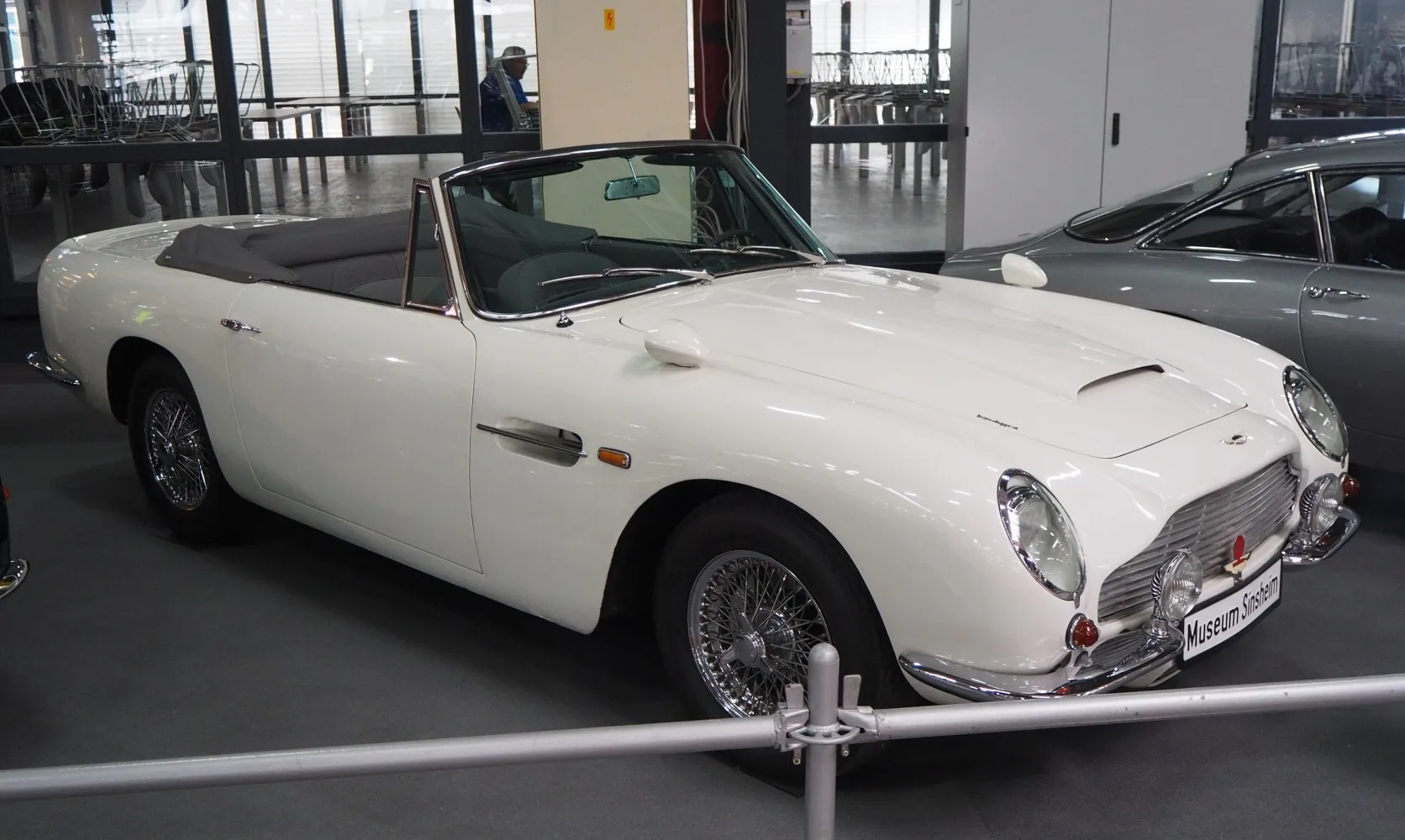 Aston Martin DB6 Volante