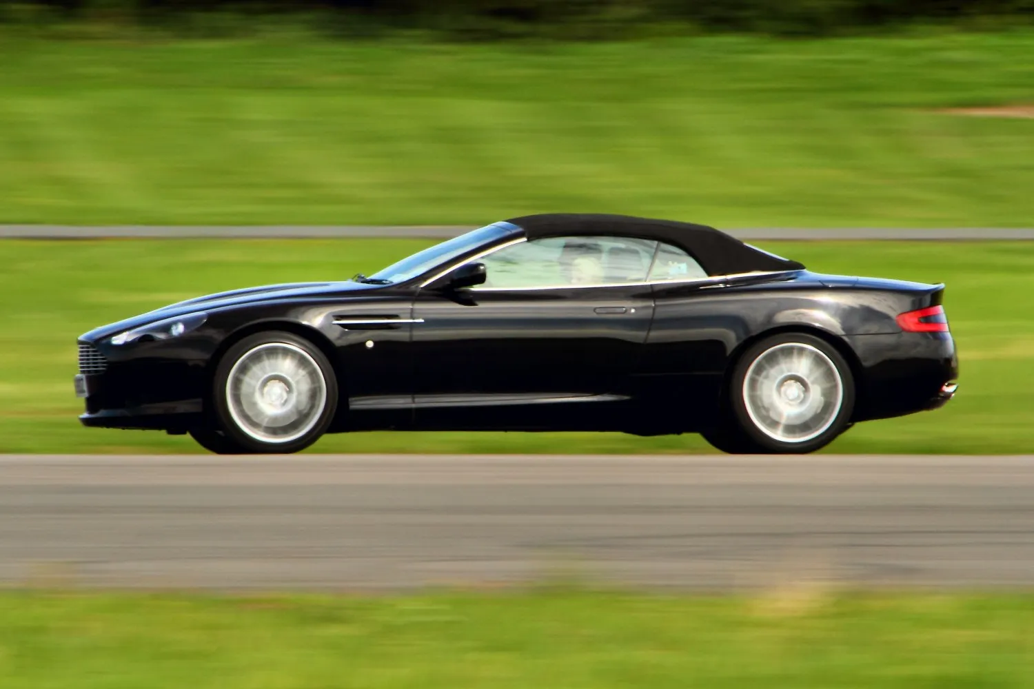 Image for Aston Martin DB9 Volante