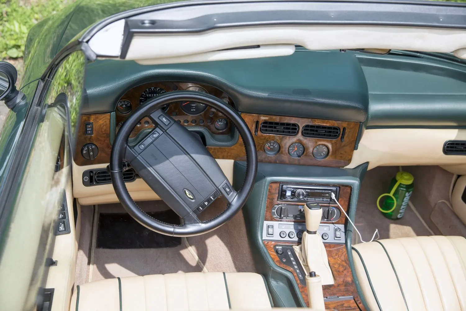 Image for Aston Martin Virage Volante