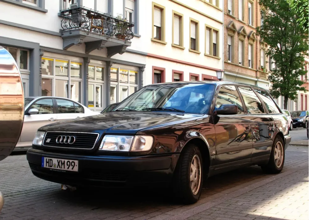 Audi S4 Avant (4A,C4)