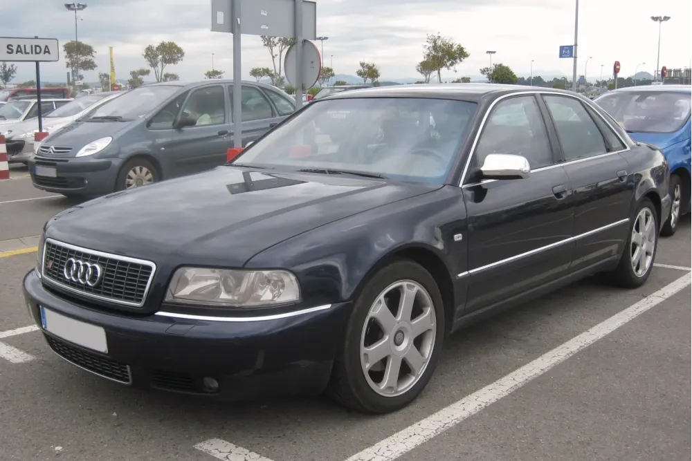 Audi S8 D2