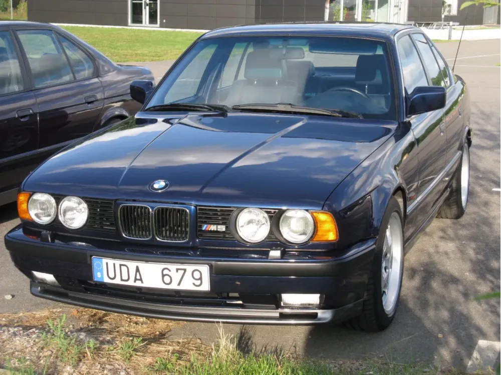 BMW M5 E34