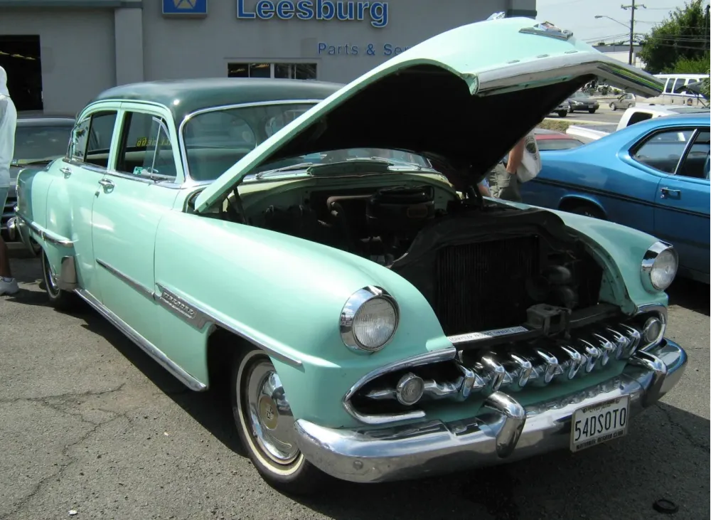 DeSoto Firedome Four-Door Sedan (facelift 1954)