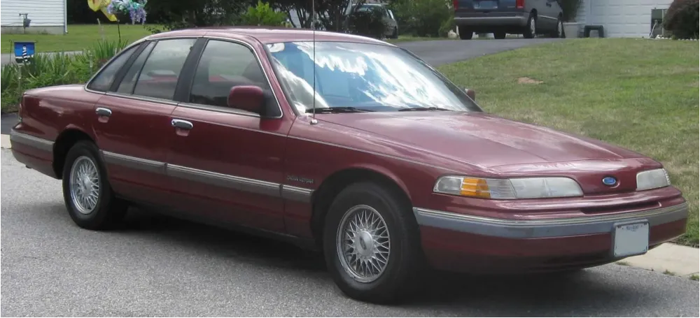 Ford Crown Victoria II
