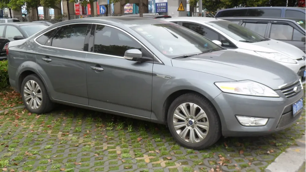 Ford Mondeo III Sedan