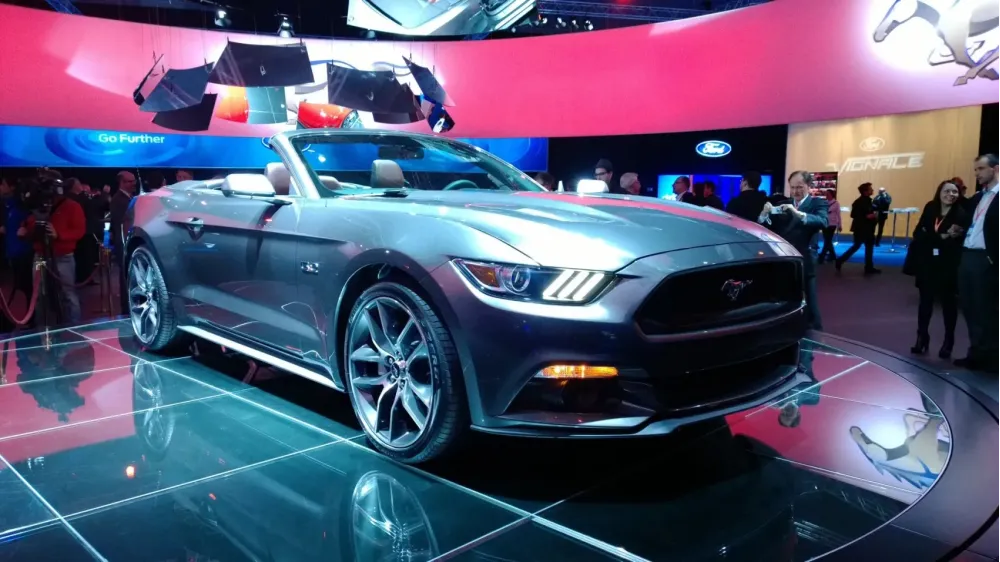 Ford Mustang Convertible VI
