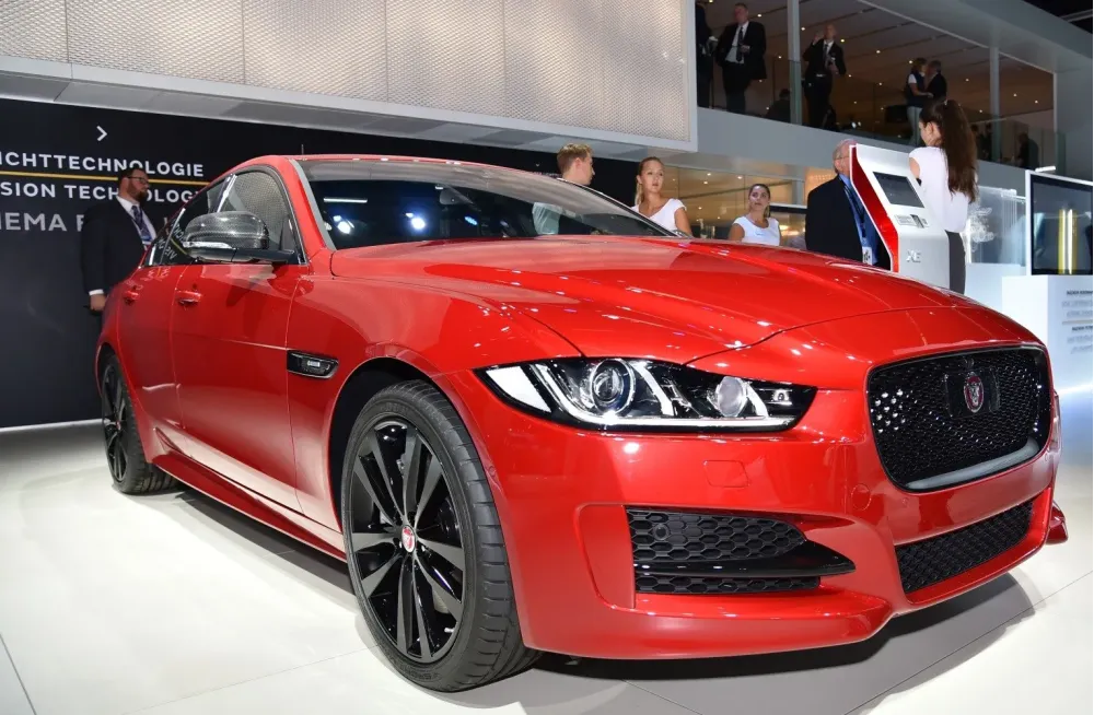 Jaguar XE X760