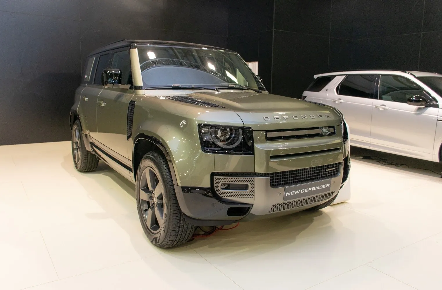 Land Rover Defender 130 (L663)