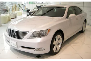 Lexus LS IV