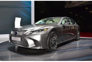 Lexus LS V