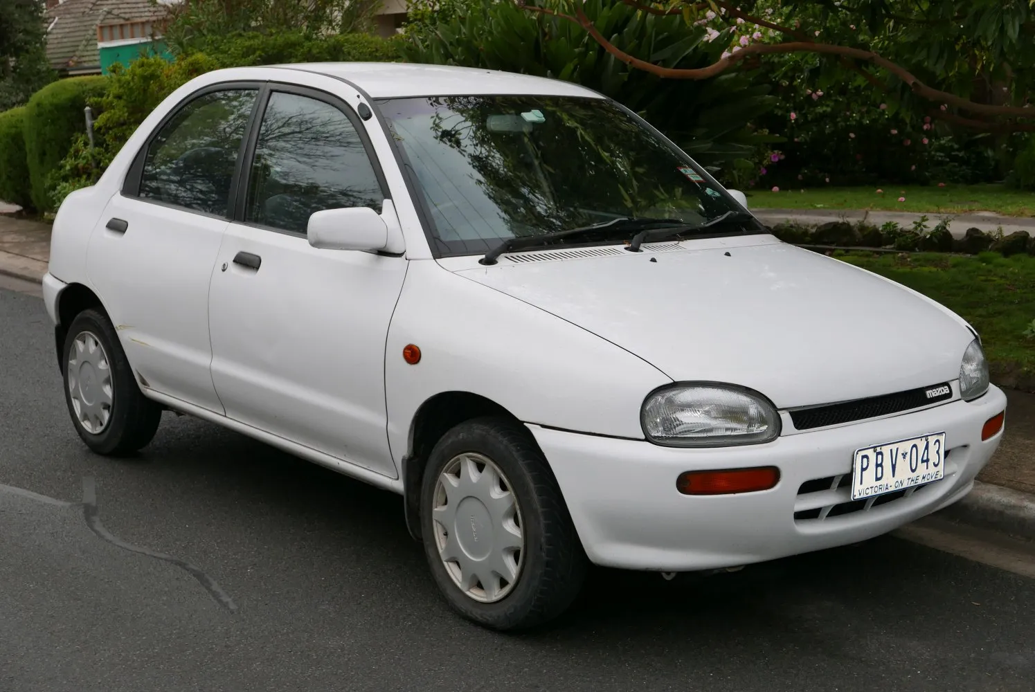 Mazda 121 II (DB)
