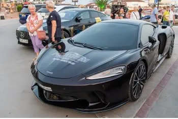 mclaren gt