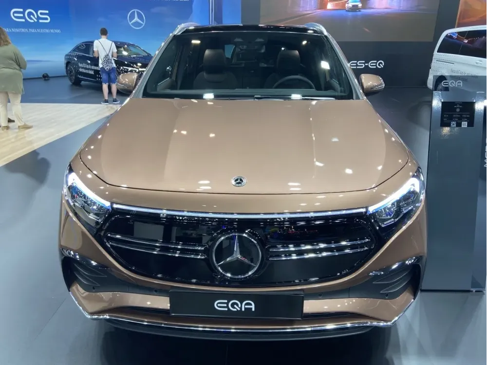 Mercedes-Benz EQA H243