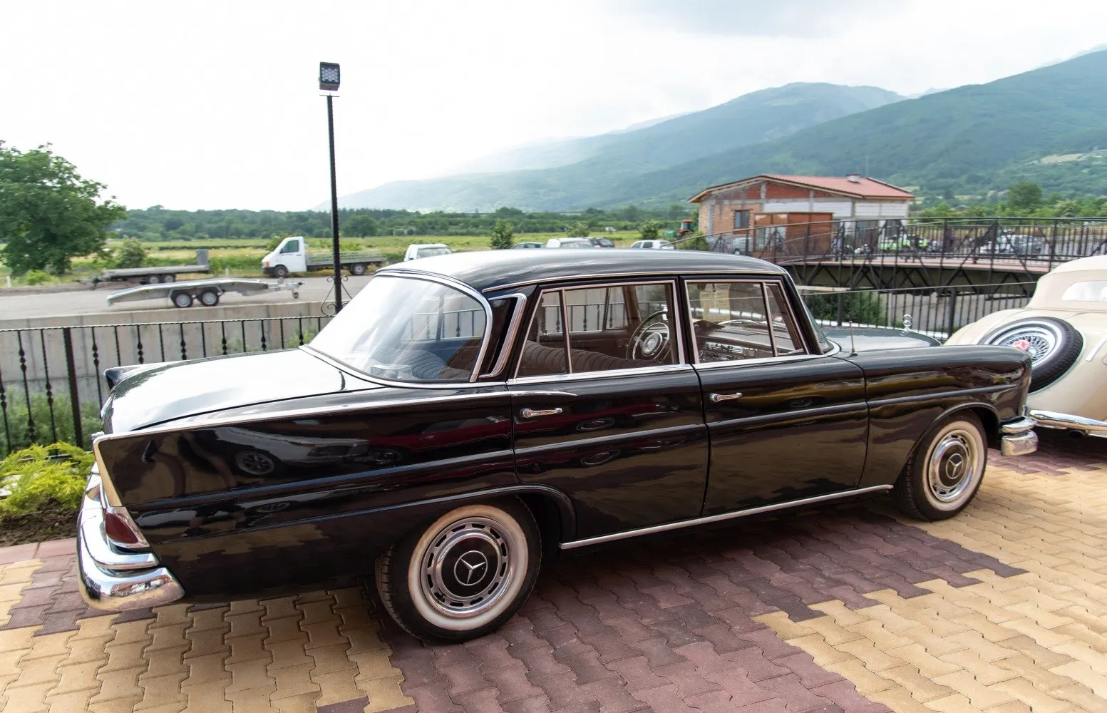 Image for Mercedes-Benz Fintail W111