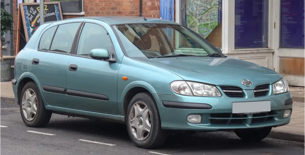 Nissan Almera II Hatchback (N16)