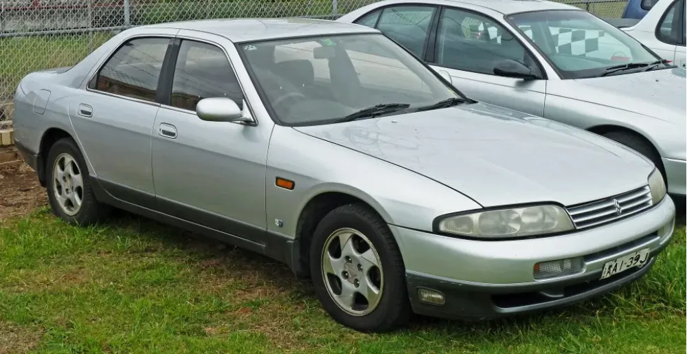 Nissan Skyline IX (R33)