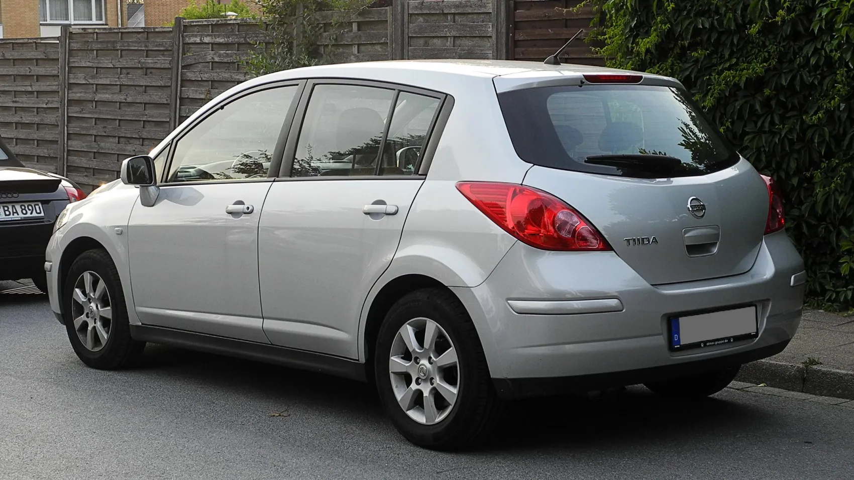 Image for Nissan Tiida Hatchback