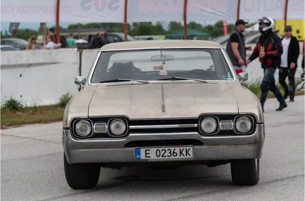 Oldsmobile Cutlass Supreme Holiday Sedan