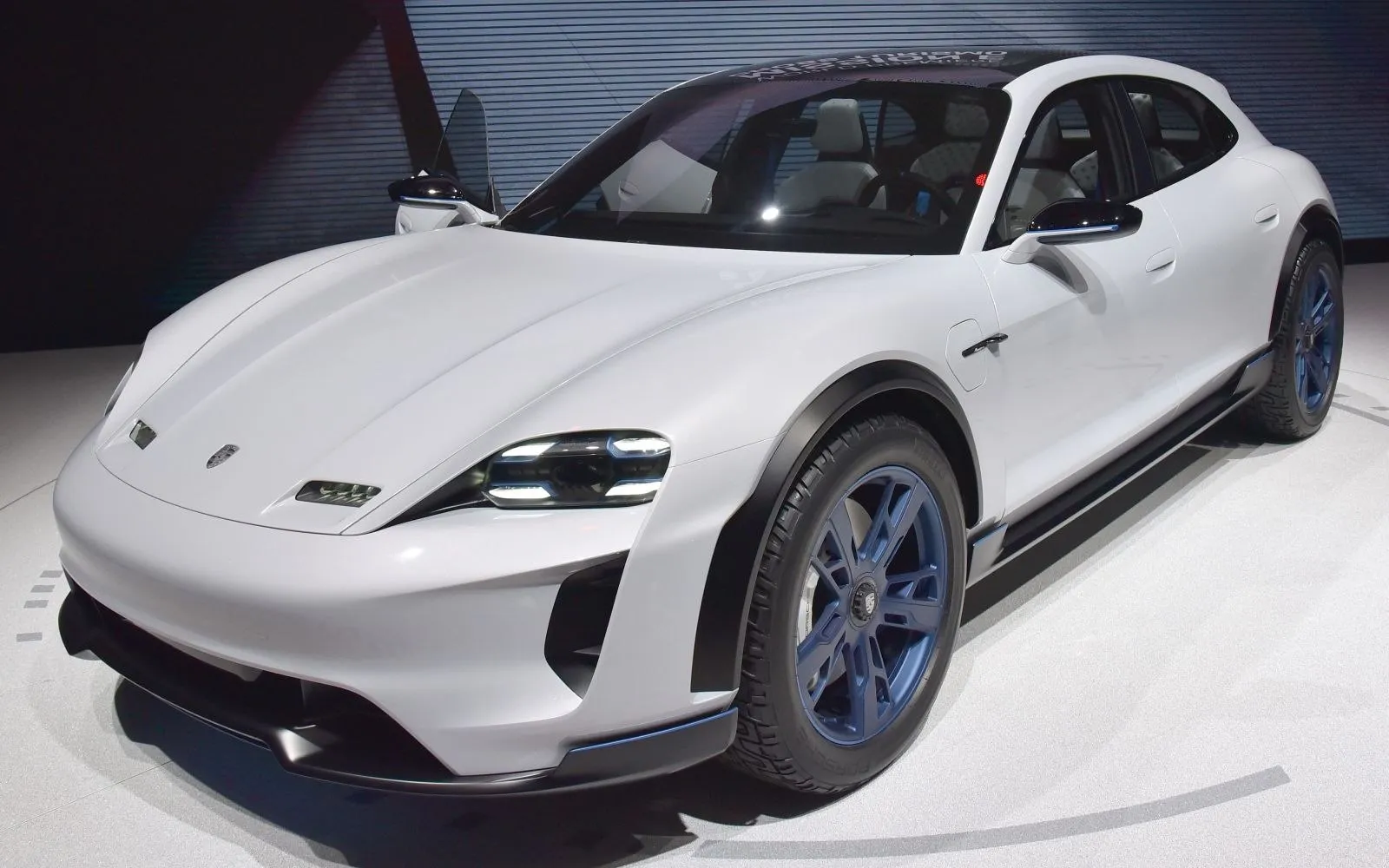 Porsche Mission E Cross Turismo Concept
