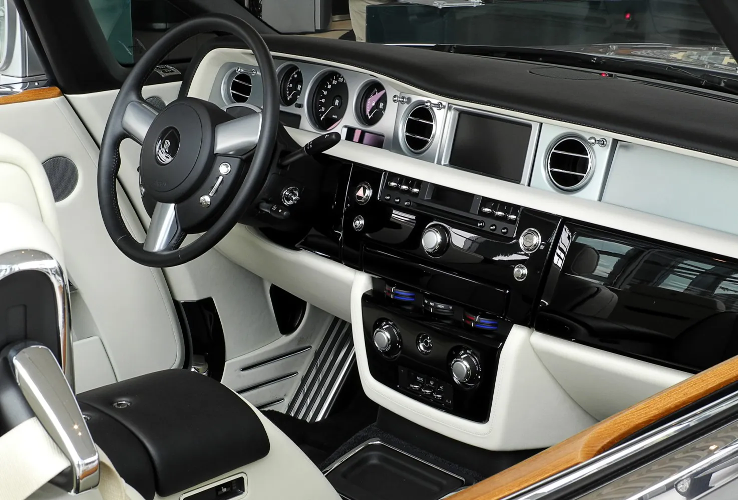 Image for Rolls-Royce Phantom Drophead Coupe