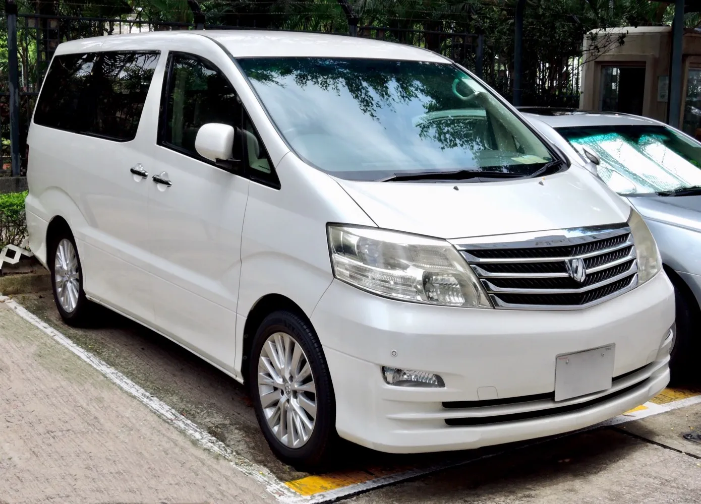 Toyota Alphard I (facelift 2005)