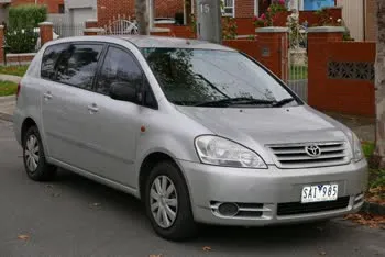toyota avensis-verso facelift-2003