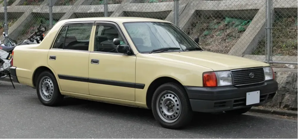 Toyota Crown Comfort (XS10)