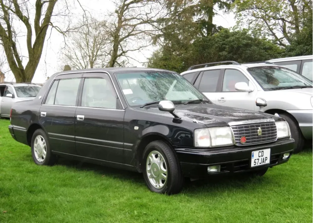 Toyota Crown Saloon (XS10)