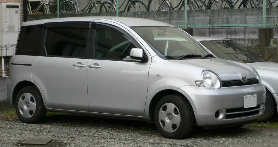 Toyota Sienta I