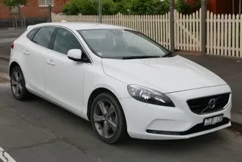volvo v40 facelift-2016